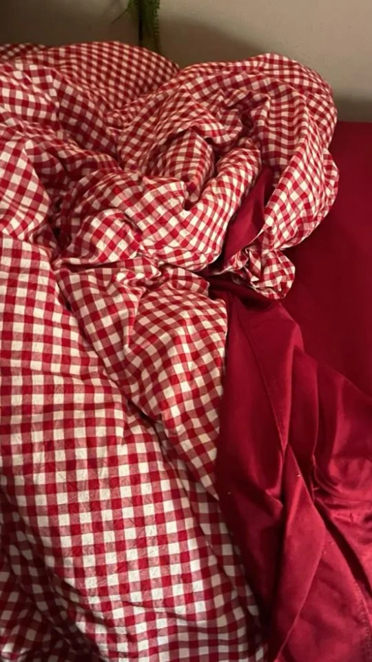 مربعات حمراء