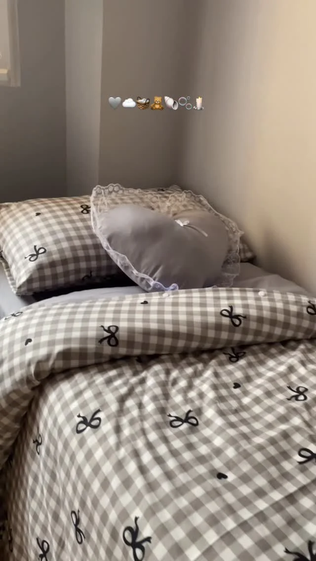 مربعات وعُقد سوداء